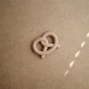 Mushie Silikonowy Gryzak Pretzel - Natural
