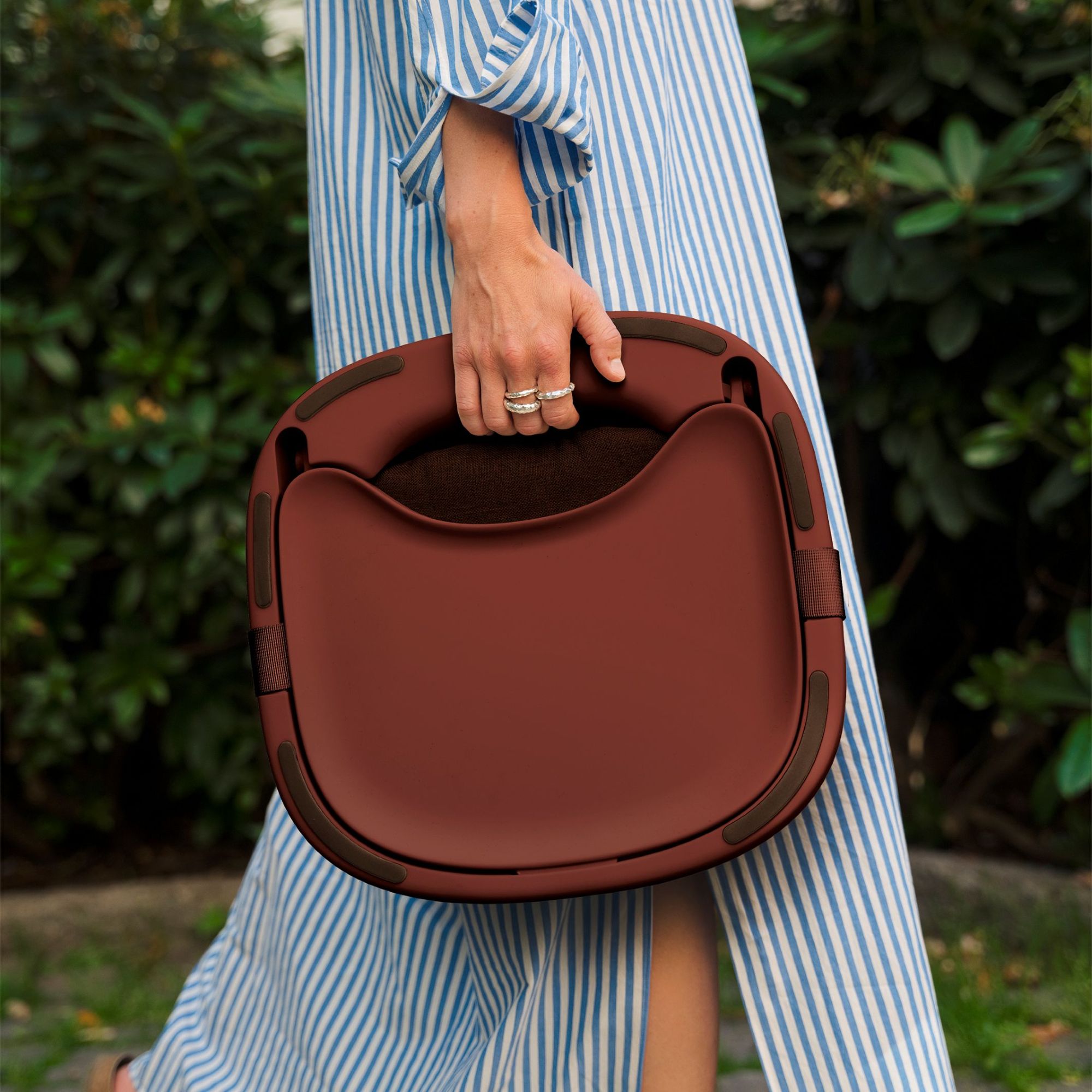 Hannie Przenośne krzesełko do karmienia - Mahogany Red