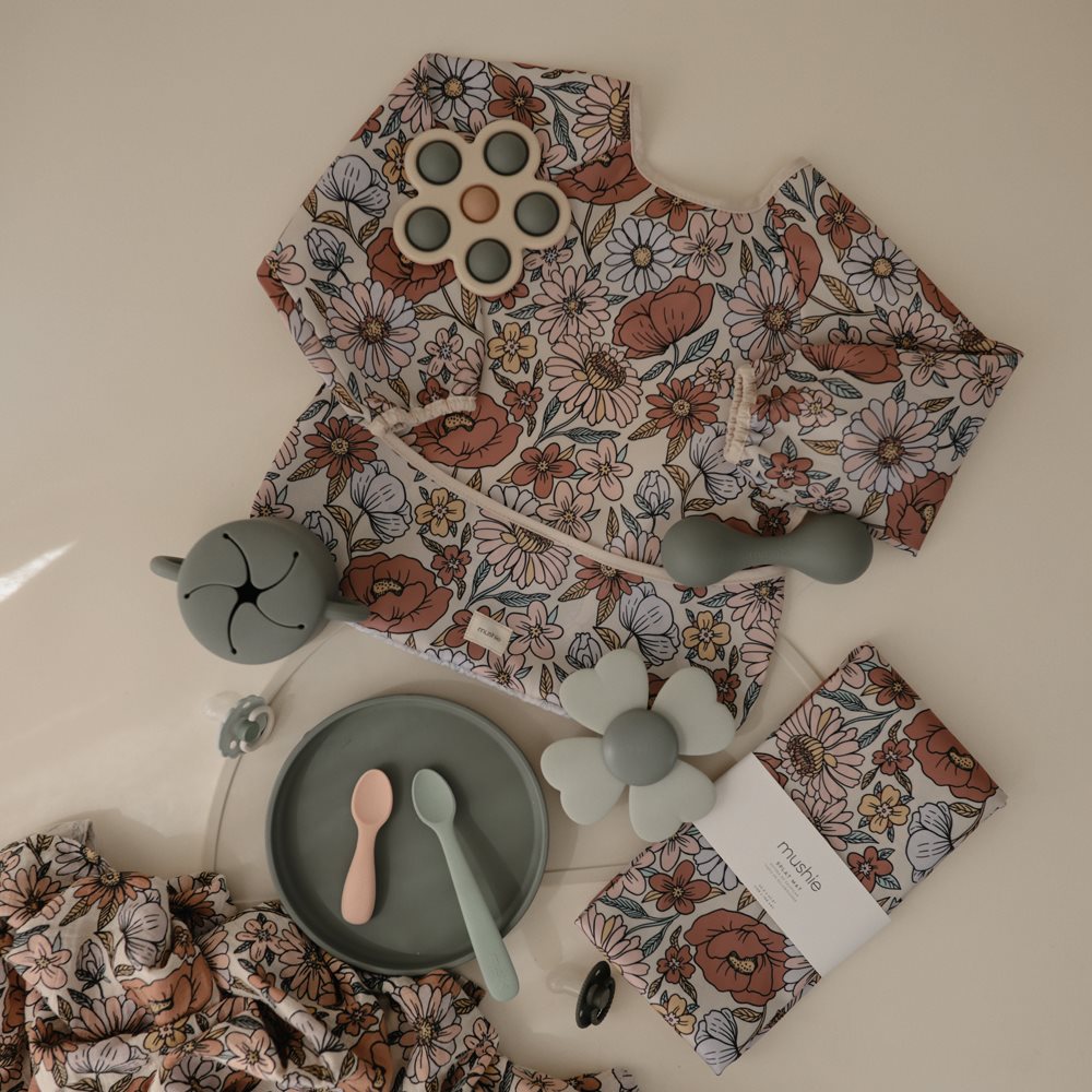 Mushie Śliniak z Długim Rękawem – Retro Flowers